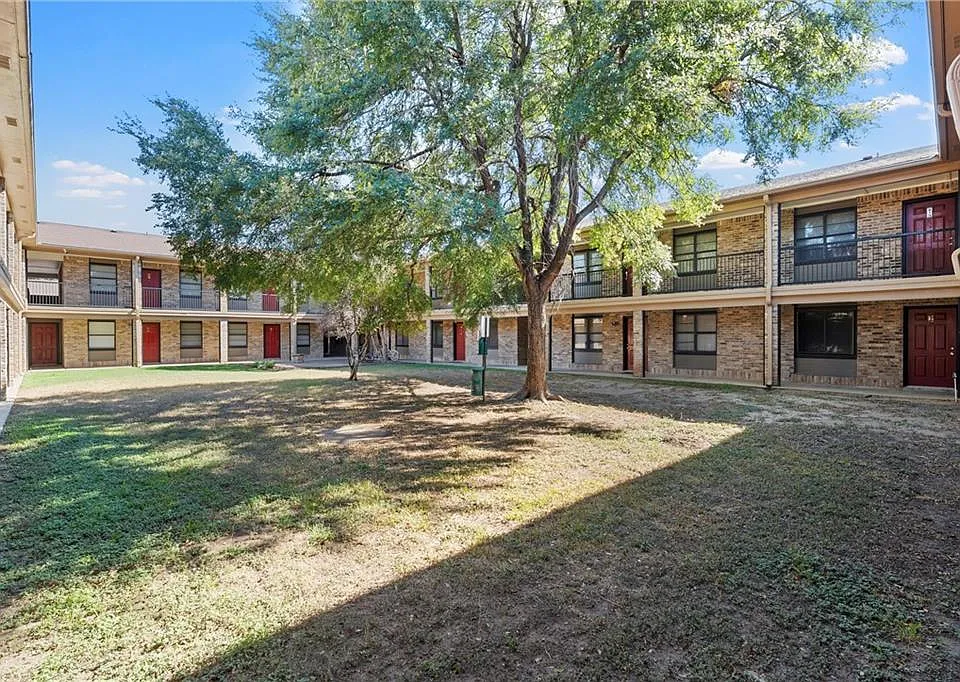 1214 Baylor Ave #205