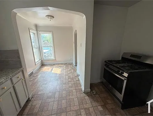 3 bed, $1,375 — Photo 4