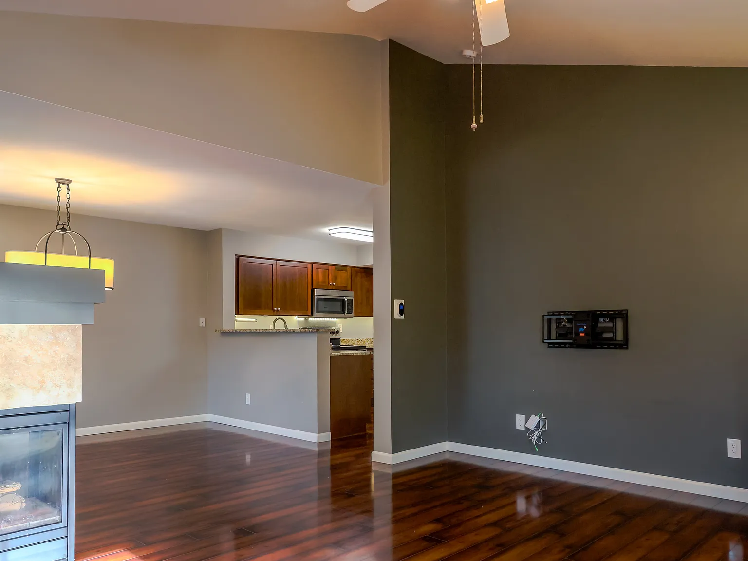 3 bed, 1584 sqft, $2,669 — Photo 4