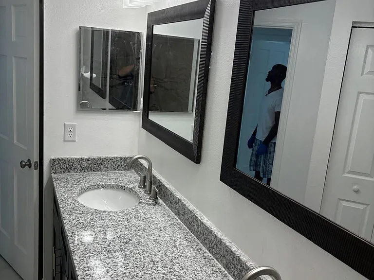 658 Royalty Ct — Photo 11