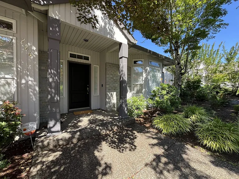224 NW Sundown Way — Photo 4
