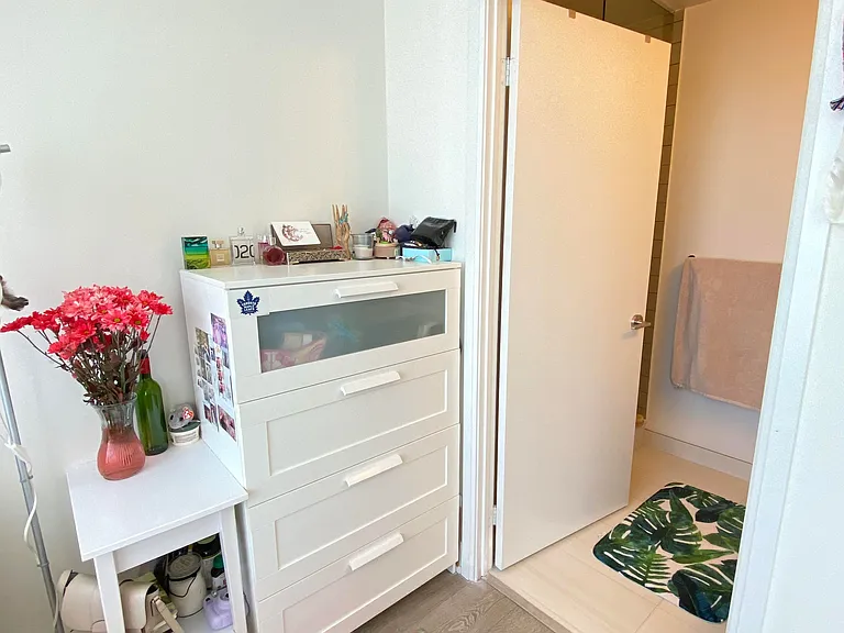 30 Roehampton Ave #2802 — Photo 8