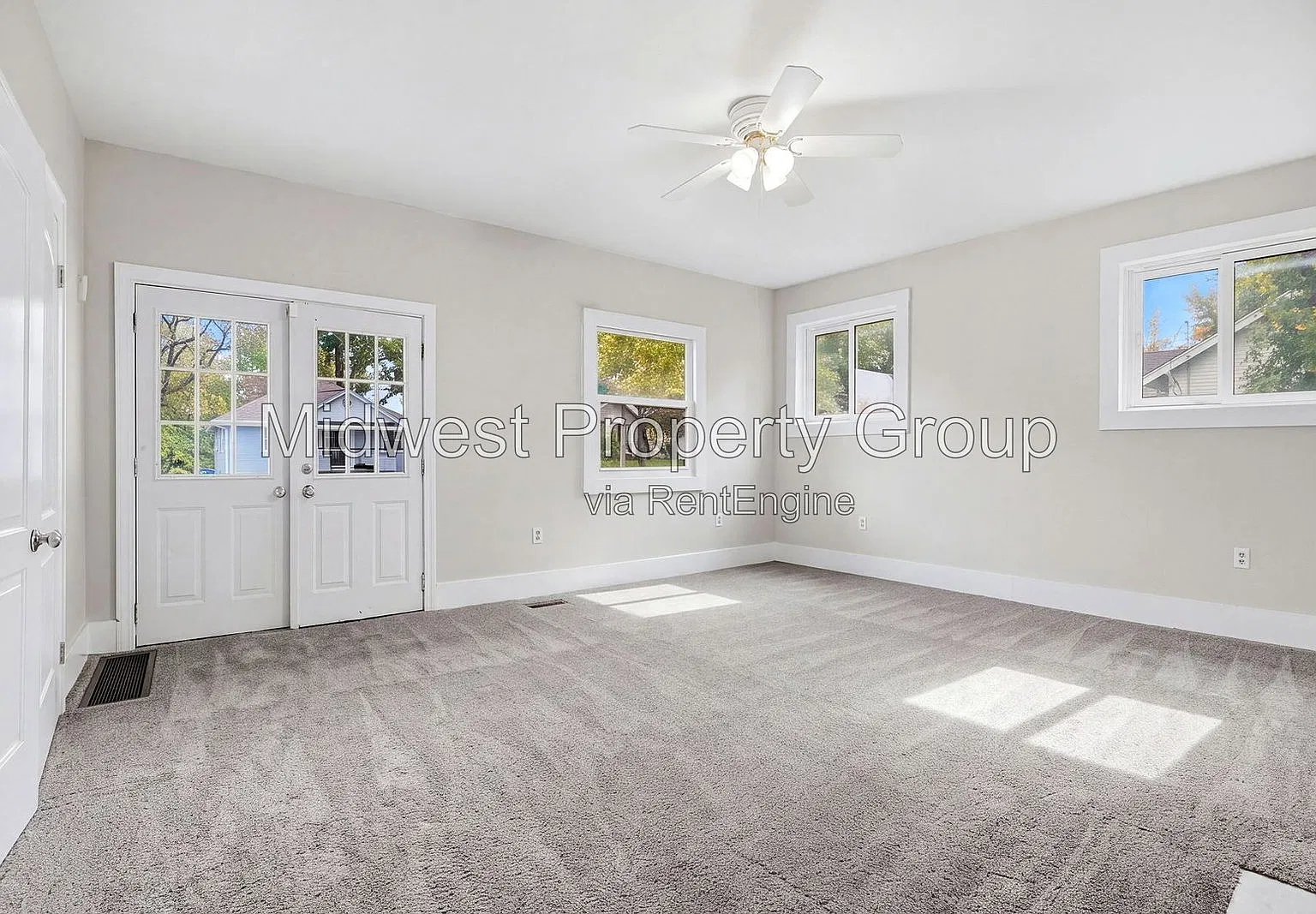 2 bed, 1.0 bath, 1203 sqft, $1,095 — Photo 2