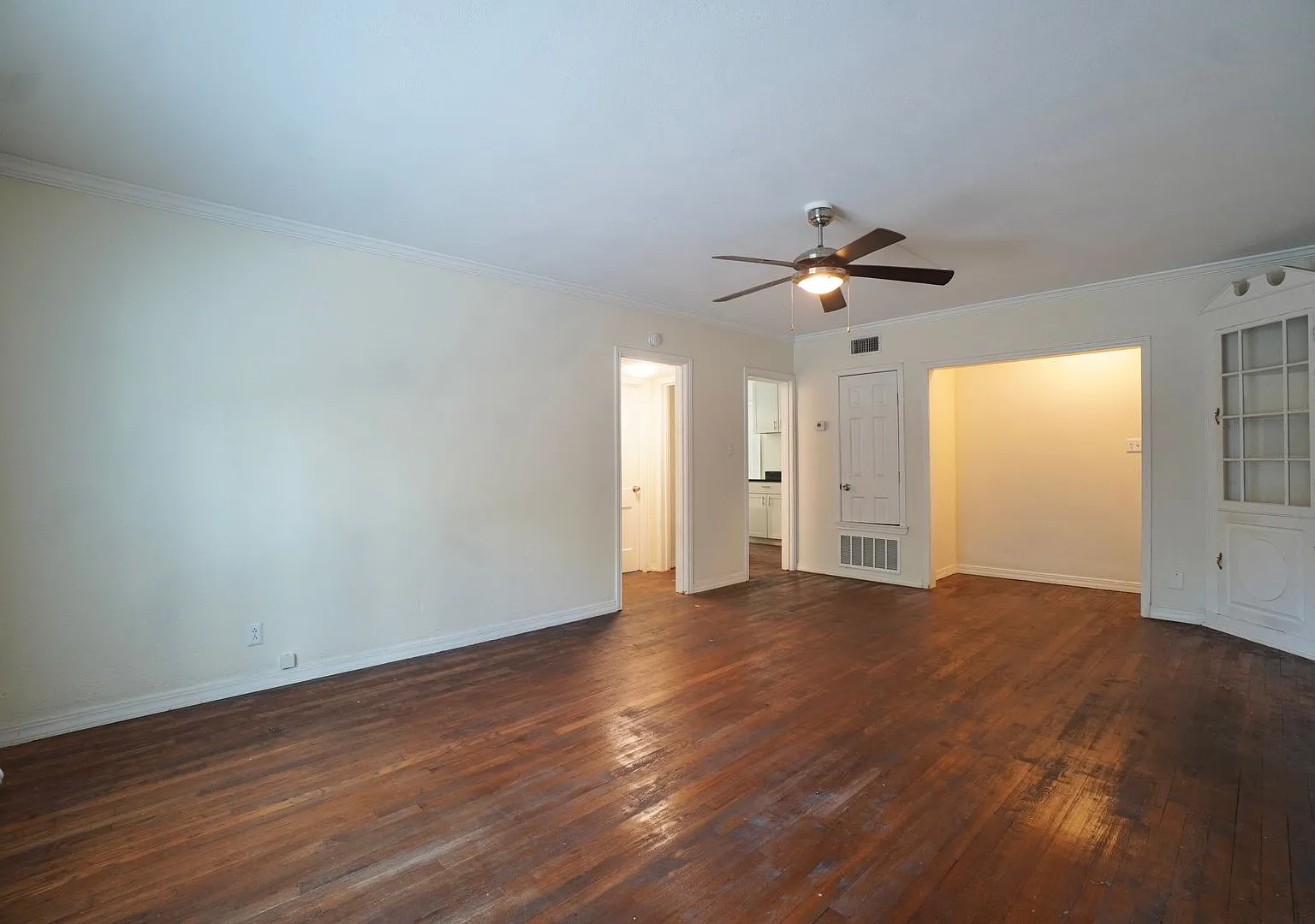 Charming 2 Bed / 1 Bath Apartment in the Heart of Austin, TX — Photo 3