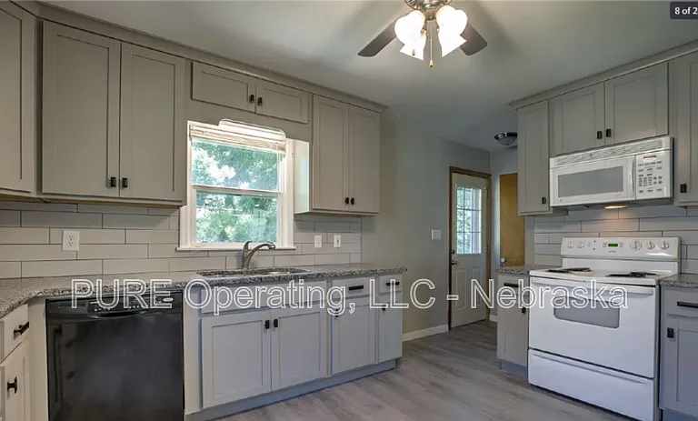 7764 Maywood St — Photo 8
