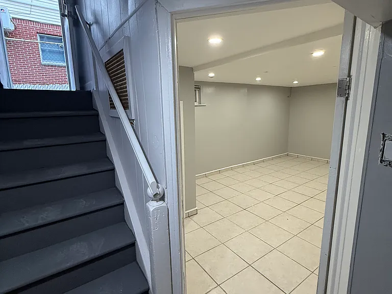 14942 121st St #BASEMENT — Photo 2