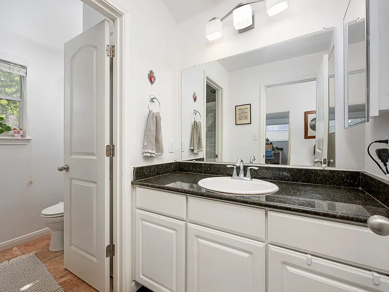 1610 Willow St #B — Photo 5