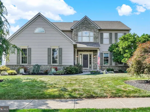 1345 Sterling Dr, York, PA 17404