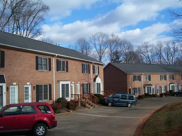 1439 King Charles Dr, Clemmons, NC 27012