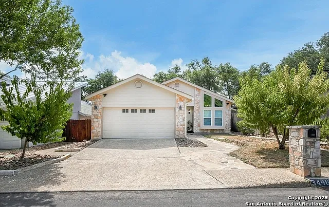 3 bed, 2.0 bath, 1717 sqft, $2,500 — Photo 2