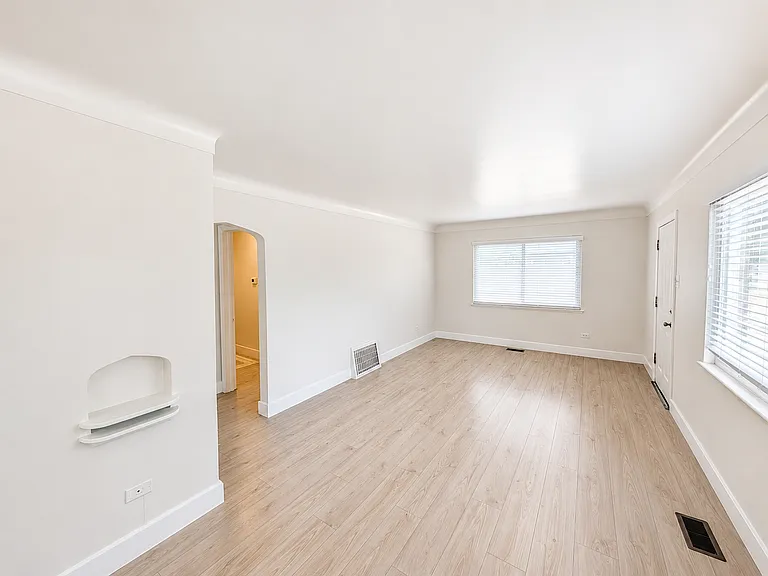 2218 N Newport St — Photo 3