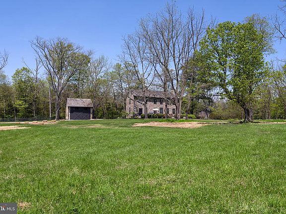 3rd image of 6324 Pidcock Creek Rd