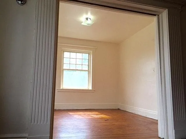 4 bed, 1400 sqft, $2,300 — Photo 2