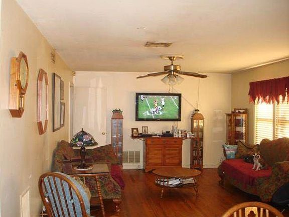 3rd image of 104 Crestwood Dr