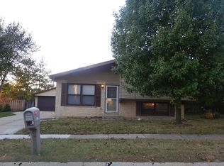 529 Canyon Trl, Carol Stream, IL 60188