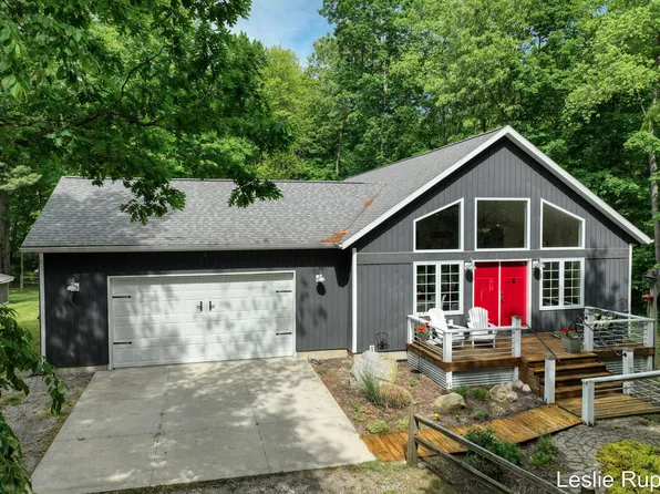 13015 Ritchie Ave NE, Cedar Springs, MI 49319
