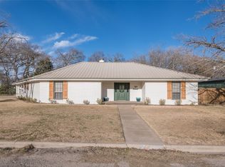 1919 Walnut St, Clifton, TX 76634