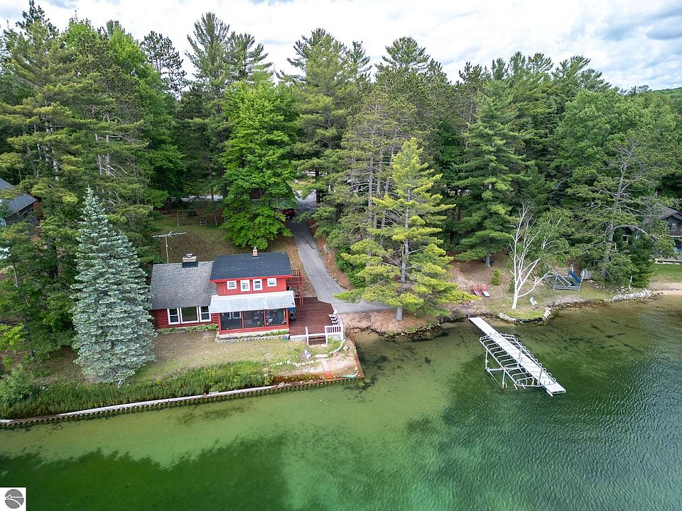 1st image of 10582 N Twin Lake Rd NE