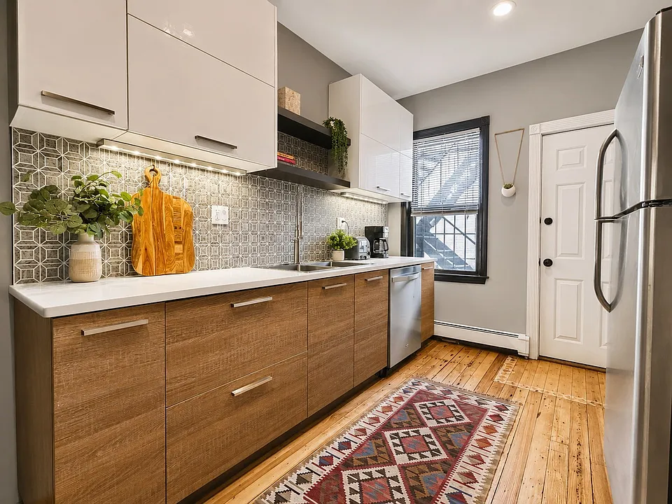 10 Pompeii St #2