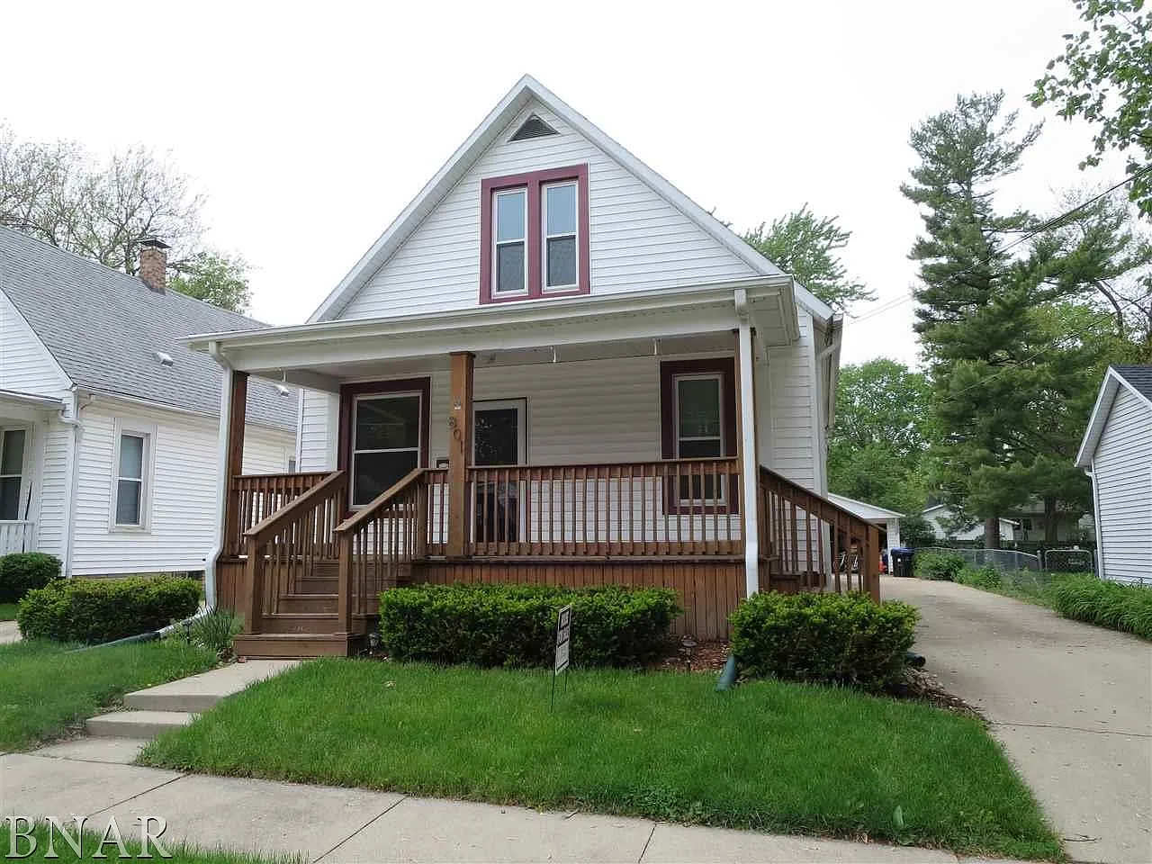 801 Low St photo 1