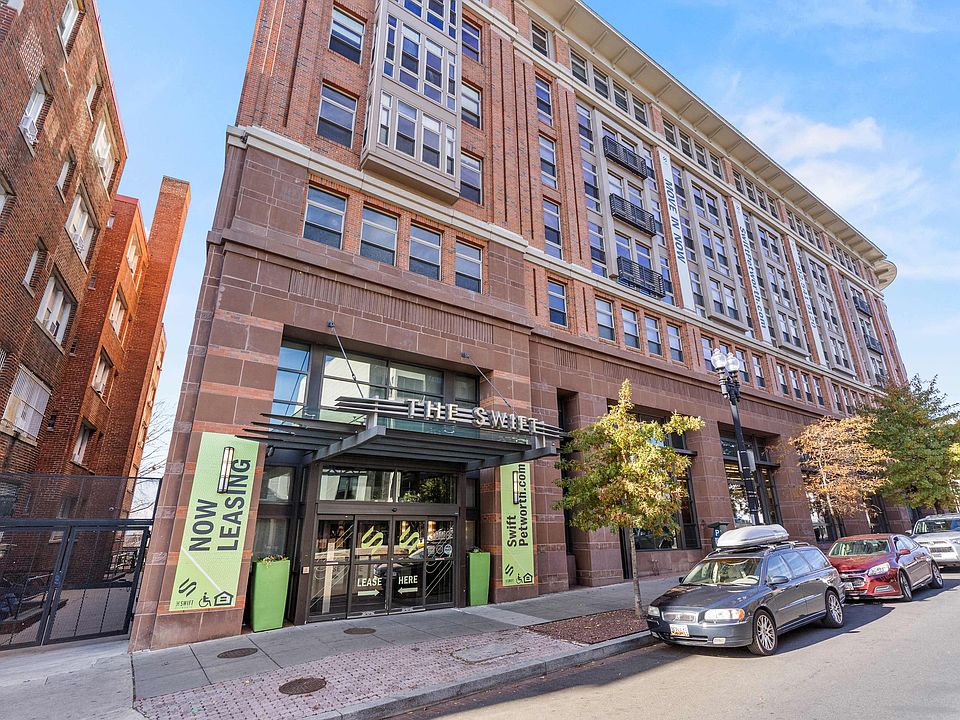 Swift Apartment Building with Leasing Entrance