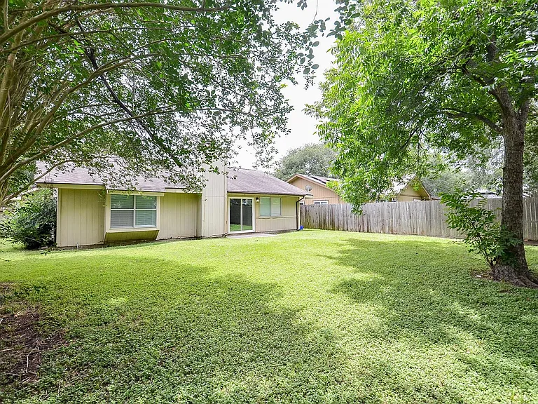 22018 Grand Forks Dr — Photo 40