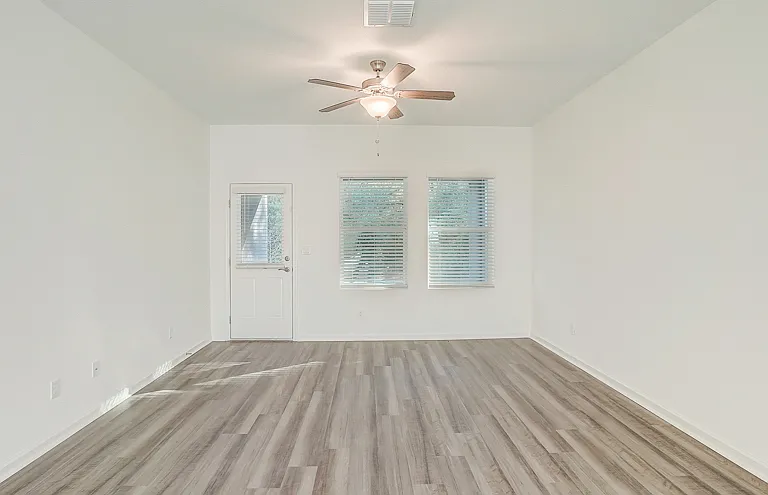 Beacon at Clinton Corners Rental Homes — Photo 12