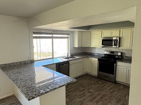 3rd image of 3327 Cliff Rock Ln