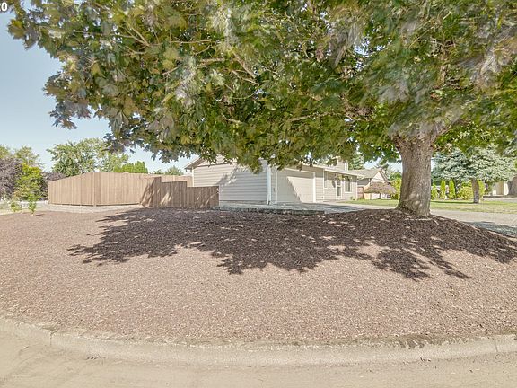 2nd image of 318 SE 153rd Ct