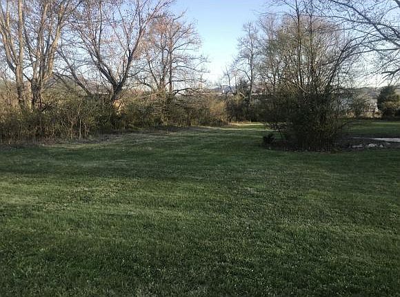 2nd image of 1705 Stateline Rd