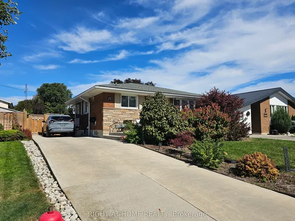 25 Swallow Cres, Hamilton, ON L9A 2M7
