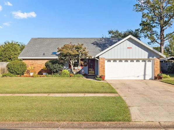 370 Dawn Ln, Mary Esther, FL 32569