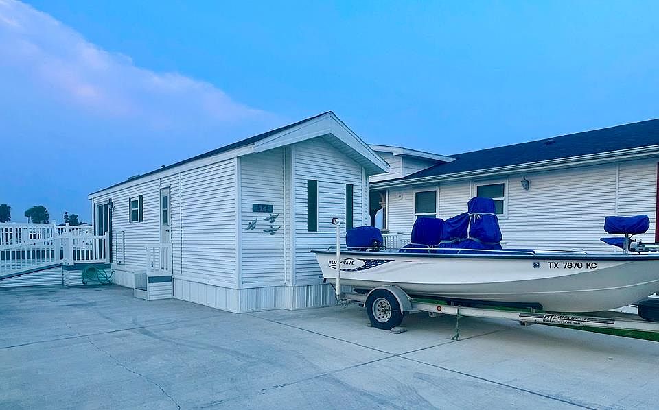 1st image of 684 E Clam Cir