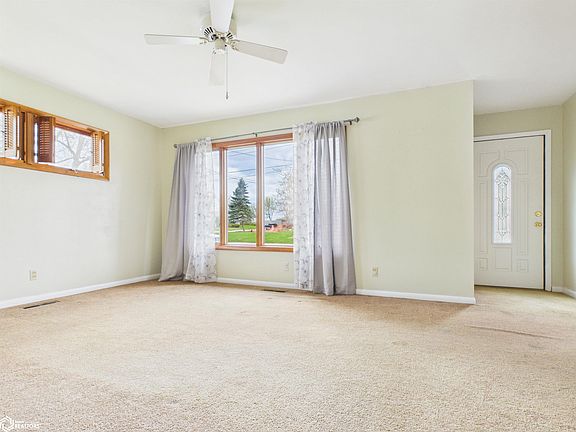 2nd image of 2511 Middle Rd