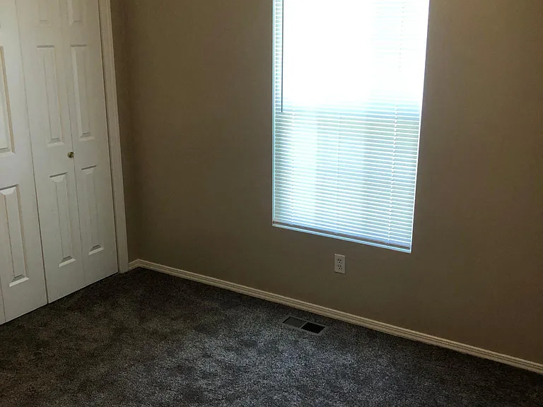 1075 N 14 E — Photo 4