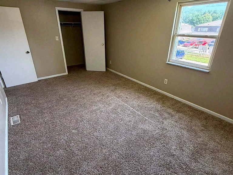 1805 Adams Ln — Photo 3