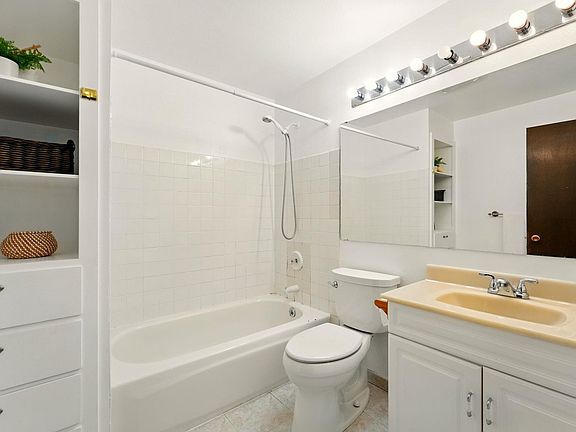 4th image of 532 Franklin St