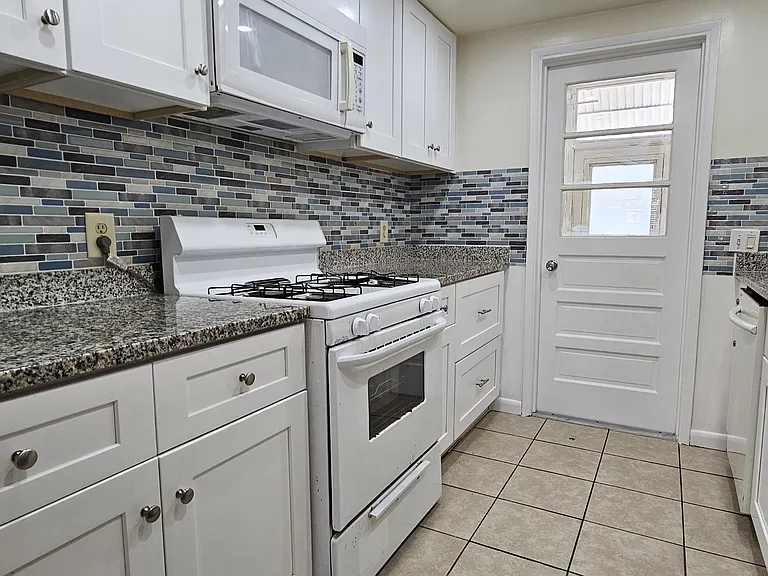 911 Washington Ave SW #117 — Photo 5