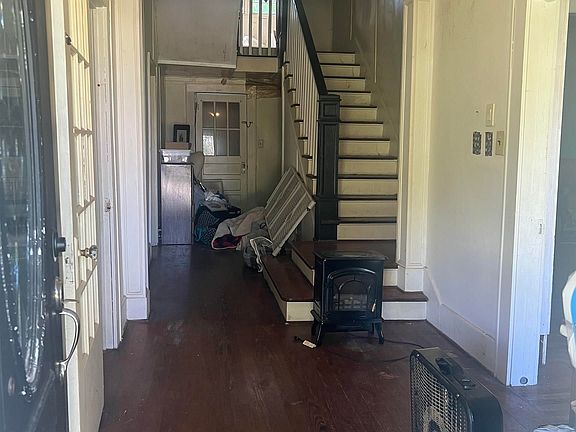 3rd image of 604 Chisum St