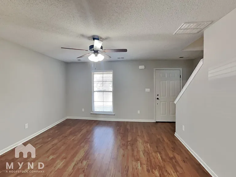 160 Nicholas Dr — Photo 6