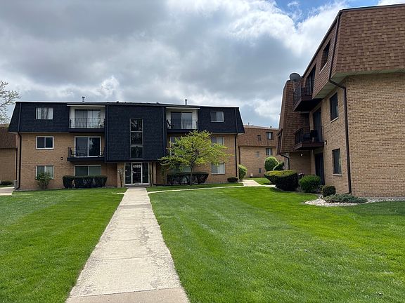 4th image of 4917 W 109th St APT 103