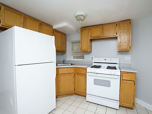3rd image of 1121 N Winchester Ave #6H