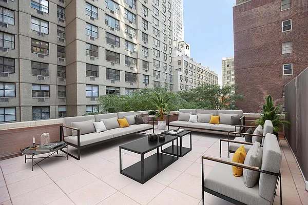 Sold by A & I Broadway | media 8