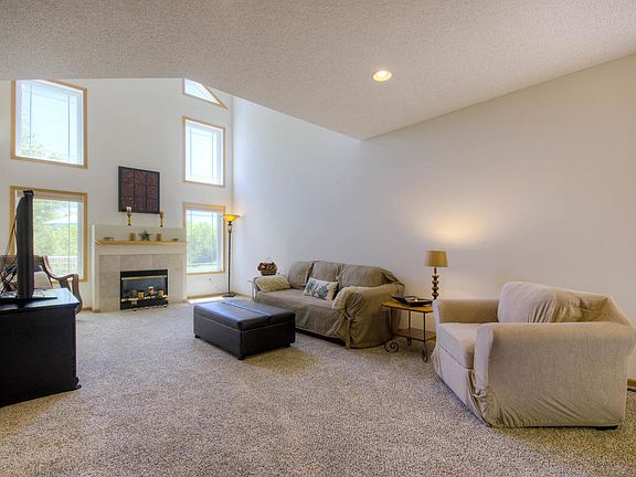 4th image of 638 Sutherland Dr