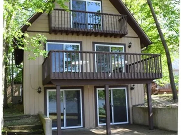 835 Holiday Dr, Sandwich, IL 60548