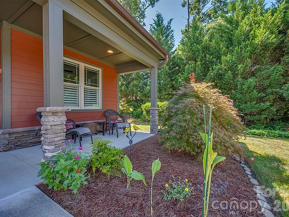 5th image of 584 Summerfield Pl