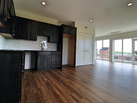 3rd image of 1290 Westminster St #508