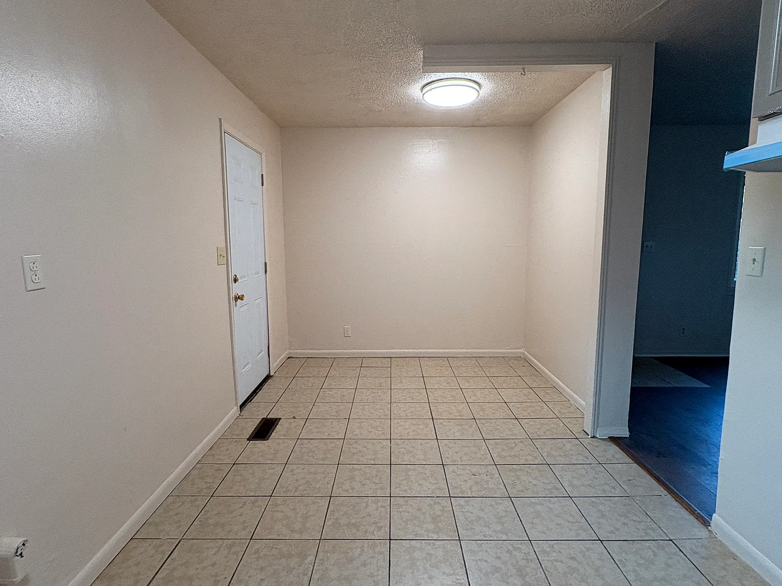 3 bed, 1020 sqft, $1,150 — Photo 3