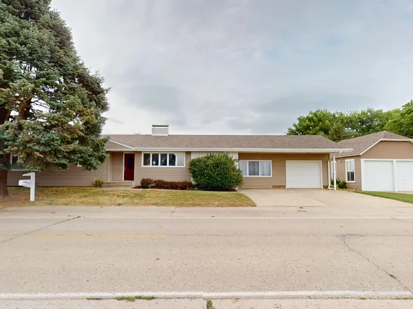 416 W 2nd St, Holstein, IA 51025