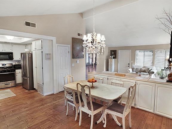 5th image of 25876 Empalmo Ct
